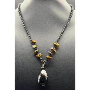 Beaded and Hand Knotted Necklace with Black and White Agate